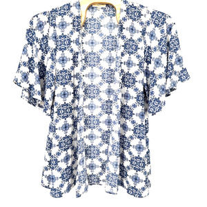 Andree' by Unit Blue and White Kimono Size Medium‎